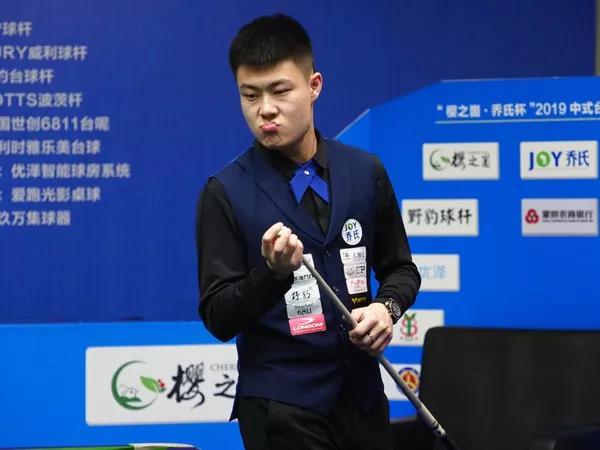 场边建议他 场边建议他