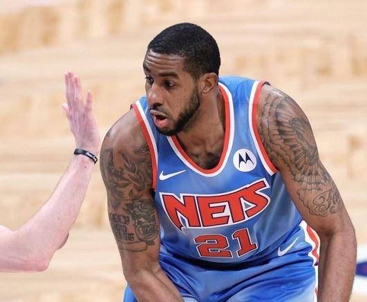 以防守反击 以防守反击