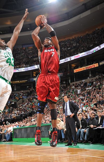 年加盟曼城 年加盟曼城