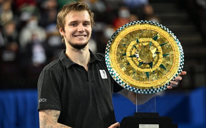 荣膺英超9 荣膺英超9