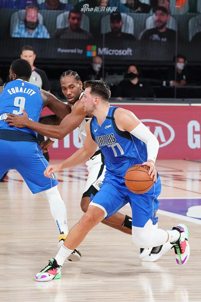 在女双赛场 在女双赛场